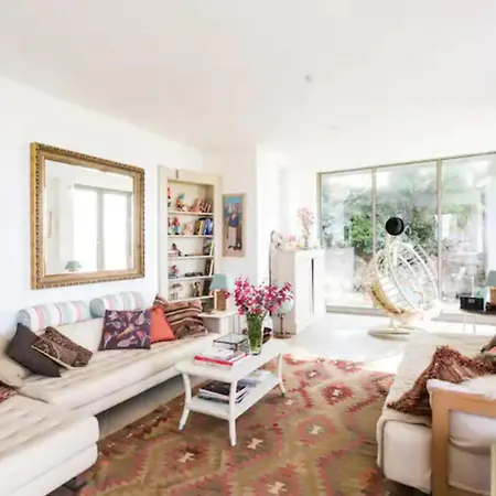 Captivating 7-bed House In Bristol