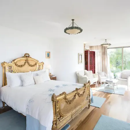 בית נופש Captivating 7-bed House In