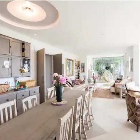 Captivating 7-bed House In Casa de Férias Bristol